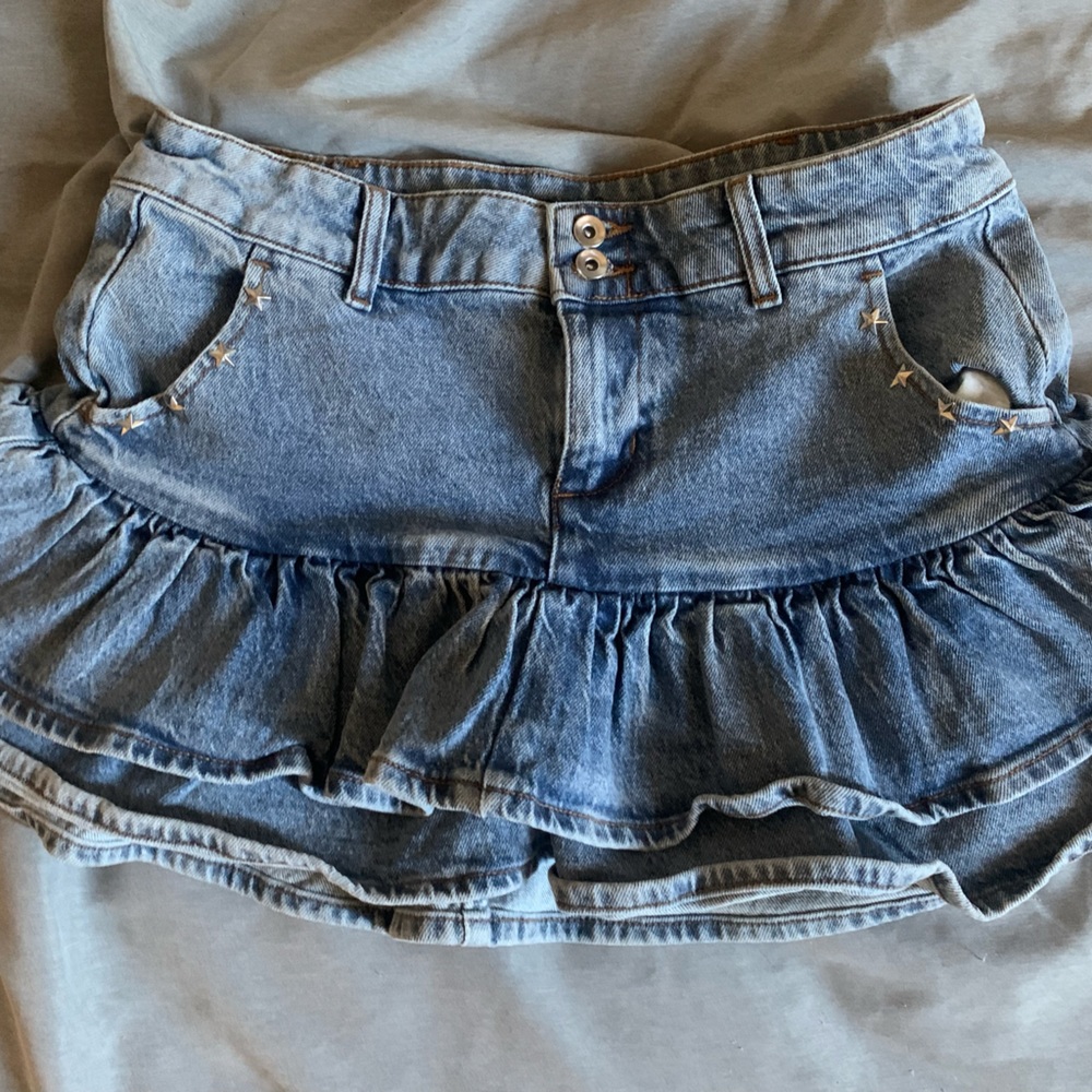Short navy blue skirt